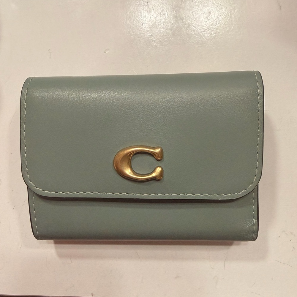 Coach Essential Card Holder Wallet